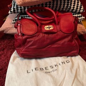 The LIEBESKIND Berlin satchel in cherry apple is brand new ready to never worn.